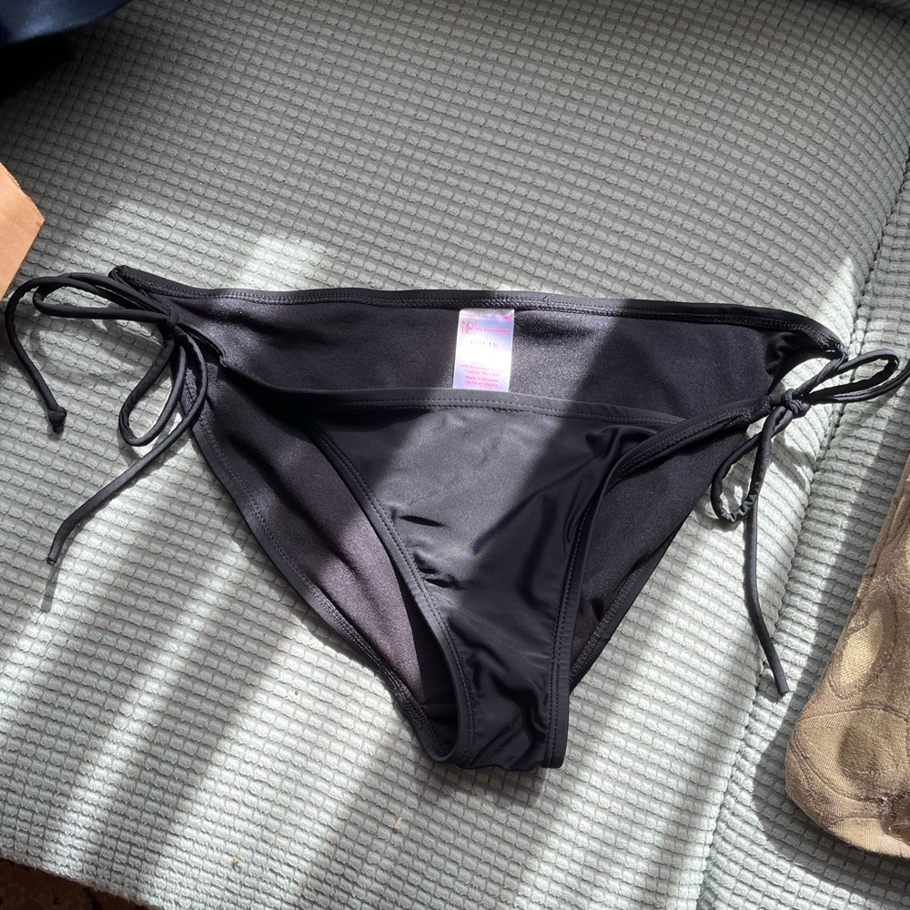 No boundaries black swimsuit bottom with tie sides.